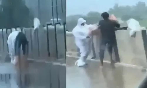 UP : PPE किट पहनकर नदी में फेंका कोरोना मरीज का शव, वीडियो वायरल