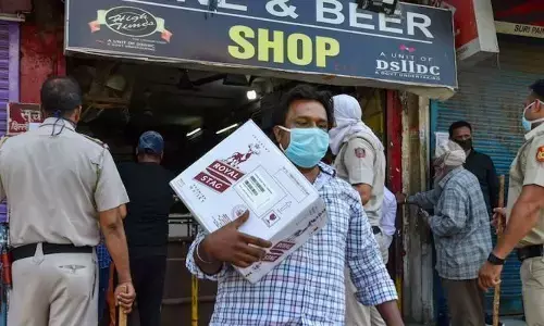 अच्छा आदेश: यूपी के इस शहर में वैक्सीनेशन प्रमाण पत्र के बिना नहीं मिलेगी शराब-बीयर, नोटिस चस्पा अच्छा आदेश: यूपी के इस शहर में वैक्सीनेशन प्रमाण पत्र के बिना नहीं मिलेगी शराब-बीयर, नोटिस चस्पा