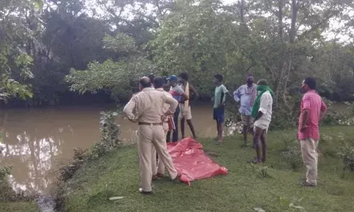 युवक और युवती अर्द्धनग्न शव मिलने से मची सनसनी