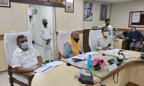 प्रभारी मंत्री सुरेश खन्ना ने गाजियाबाद में कोविड को लेकर की अधिकारियों के साथ बैठक, लिया पूरा जायजा प्रभारी मंत्री सुरेश खन्ना ने गाजियाबाद में कोविड को लेकर की अधिकारियों के साथ बैठक, लिया पूरा जायजा