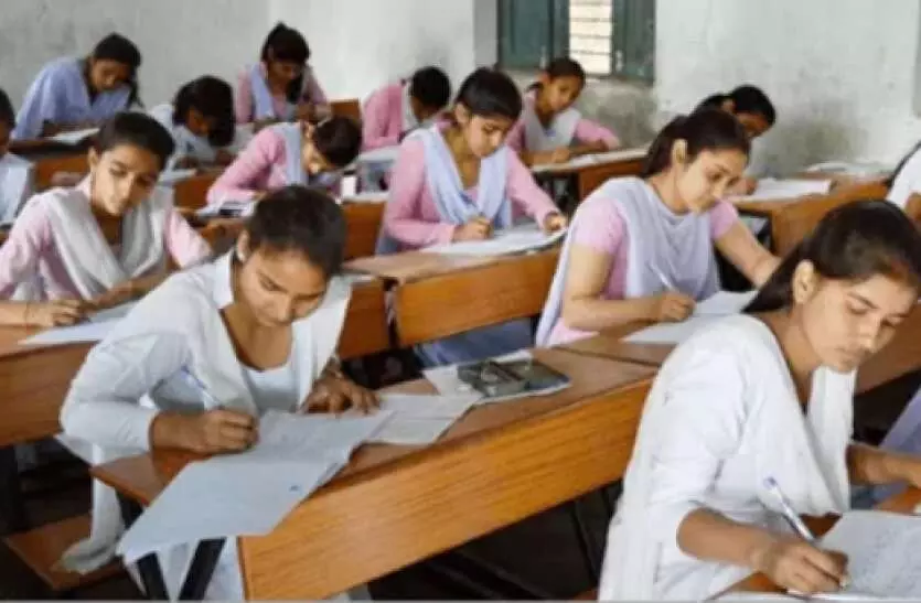 गुजरात शिक्षा बोर्ड ने 12वीं की बोर्ड परीक्षा रद्द की, अन्य राज्य भी ले सकते हैं फैसला गुजरात शिक्षा बोर्ड ने 12वीं की बोर्ड परीक्षा रद्द की, अन्य राज्य भी ले सकते हैं फैसला