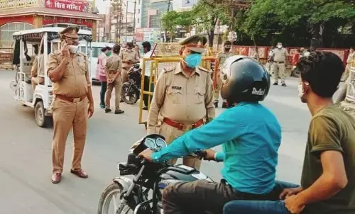 रायबरेली : लॉकडाउन खुलने पर पुलिस की भीड़भाड़ वाले क्षेत्रों पर नजर रायबरेली : लॉकडाउन खुलने पर पुलिस की भीड़भाड़ वाले क्षेत्रों पर नजर