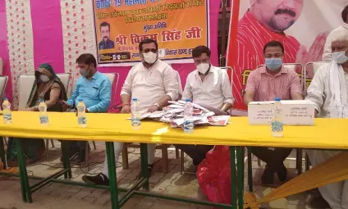 विधायक की उपस्थिति में 600 लोगों को बांटी गई दवा विधायक की उपस्थिति में 600 लोगों को बांटी गई दवा