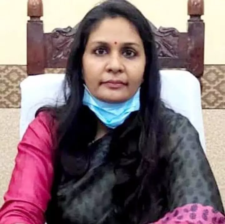 सत्ता की ओछी राजनीति की शिकार बनी डी एम डा.विभा चहल -ज्ञानेन्द्र रावत सत्ता की ओछी राजनीति की शिकार बनी डी एम डा.विभा चहल -ज्ञानेन्द्र रावत