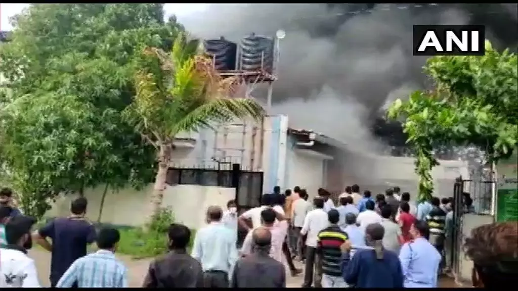 महाराष्ट्र में बड़ा हादसा: पुणे की केमिकल फैक्ट्री में भीषण आग, सात लोग जिंदा जले, 10 लापता महाराष्ट्र में बड़ा हादसा: पुणे की केमिकल फैक्ट्री में भीषण आग, सात लोग जिंदा जले, 10 लापता
