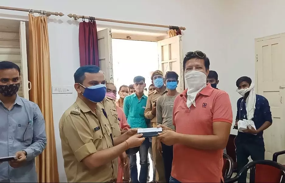 एसपी ने लौटाए मोबाइल तो लोगों के खिल उठे चेहरे एसपी ने लौटाए मोबाइल तो लोगों के खिल उठे चेहरे