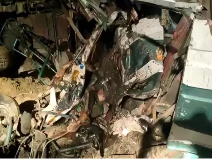 Kanpur Accident News: यूपी के कानपुर में भीषण हादसा, पुल से गिरी बस, 16 यात्रियों की मौत