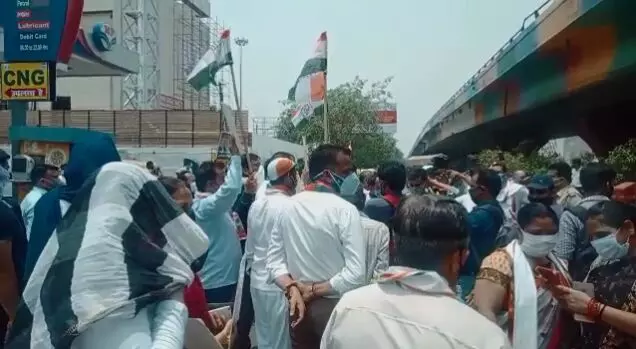 गाजियाबाद में डीजल पैट्रोल के बढती कीमतों को लेकर कांग्रेस का प्रदर्शन