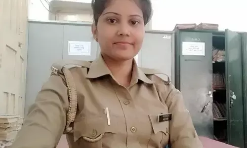 लोअर पीसीएस में चयनित होकर महिला आरक्षी ने बढ़ाया खाकी का मान लोअर पीसीएस में चयनित होकर महिला आरक्षी ने बढ़ाया खाकी का मान