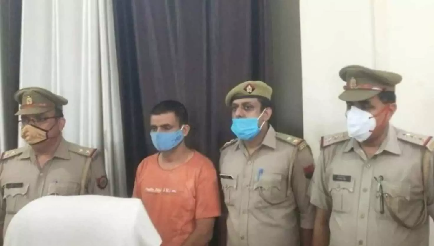 गाजियाबादः प्रॉपर्टी के लालच में मां-बाप का कत्ल, खुद ही लिखवाई थी FIR, पुलिस ने बेटा किया गिरफ्तार गाजियाबादः प्रॉपर्टी के लालच में मां-बाप का कत्ल, खुद ही लिखवाई थी FIR, पुलिस ने बेटा किया गिरफ्तार