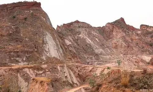 अदालत के बदौलत अस्तित्व बचाता अरावली