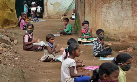 देश और दुनिया में पहली बार सुर्खियों में बच्चे, कोरोना के कहर से बच्चे हुए अनाथ और अकेले, मदद के वादे होंगें क्या पूरे देश और दुनिया में पहली बार सुर्खियों में बच्चे, कोरोना के कहर से बच्चे हुए अनाथ और अकेले, मदद के वादे होंगें क्या पूरे