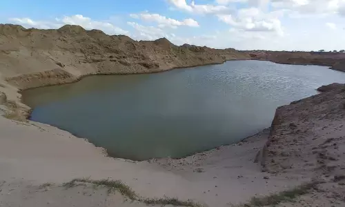 बाहुबल के आगे बेबस हुआ प्रशासन, ईमानदारी के बाद भी ये कैसी लाचारी