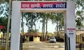 यूपी: तमंचे के बल पर लड़की के साथ 5 युवकों ने किया गैंगरेप यूपी: तमंचे के बल पर लड़की के साथ 5 युवकों ने किया गैंगरेप
