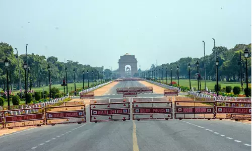 दिल्ली में लगा वीकेंड कर्फ्यू दिल्ली में लगा वीकेंड कर्फ्यू