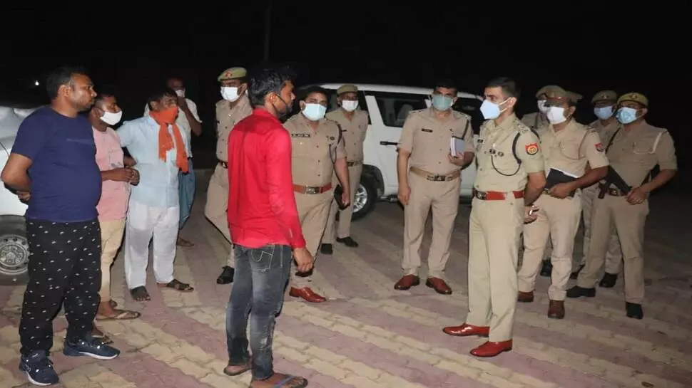 Moradabad Breaking News: पिता और दो बेटों सहित घर के तहखाने में मिली 4 लोगों की लाश, मचा हडकम्प Moradabad Breaking News: पिता और दो बेटों सहित घर के तहखाने में मिली 4 लोगों की लाश, मचा हडकम्प