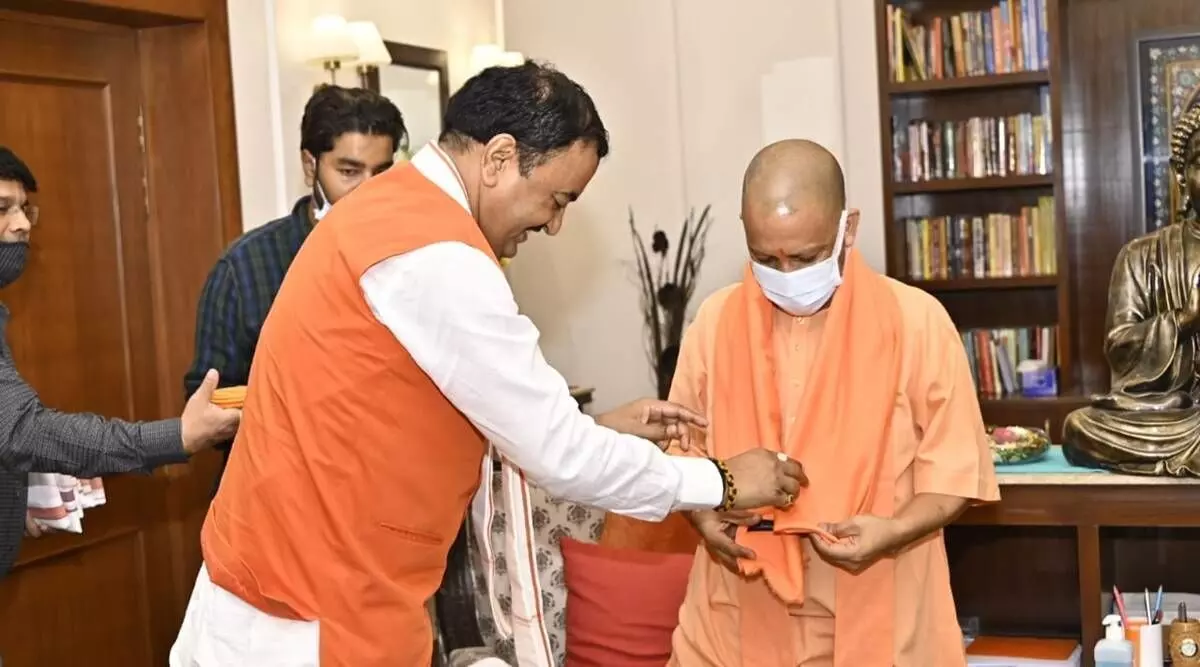 अब डिप्टी सीएम केशव प्रसाद मौर्य ने बताया- आखिर आवास पर क्यों पहुंचे थे सीएम योगी अब डिप्टी सीएम केशव प्रसाद मौर्य ने बताया- आखिर आवास पर क्यों पहुंचे थे सीएम योगी