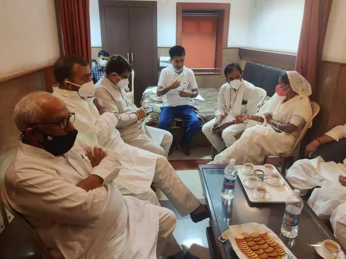 राजस्थान से बड़ी खबर: 12 निर्दलीय विधायक कर रहे होटल में मीटिंग