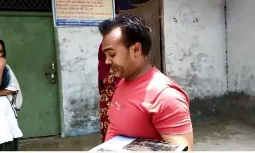 राशन डीलर पर घटतौली कर राशन कम देने का आरोप राशन डीलर पर घटतौली कर राशन कम देने का आरोप