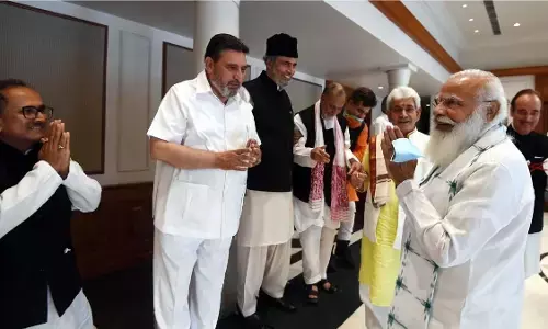 पीएम मोदी और जम्मू-कश्मीर के नेताओं के बीच पौने 4 घंटे तक चली मैराथन बैठक, जानें- क्या रहीं बड़ी बातें पीएम मोदी और जम्मू-कश्मीर के नेताओं के बीच पौने 4 घंटे तक चली मैराथन बैठक, जानें- क्या रहीं बड़ी बातें