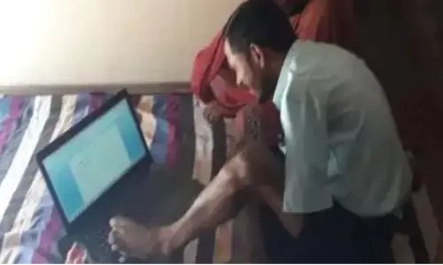 आखिर शरीर के किस हिस्से में लगवाई कोरोना वैक्सीन, दोनों हाथों से है दिव्यांग आखिर शरीर के किस हिस्से में लगवाई कोरोना वैक्सीन, दोनों हाथों से है दिव्यांग