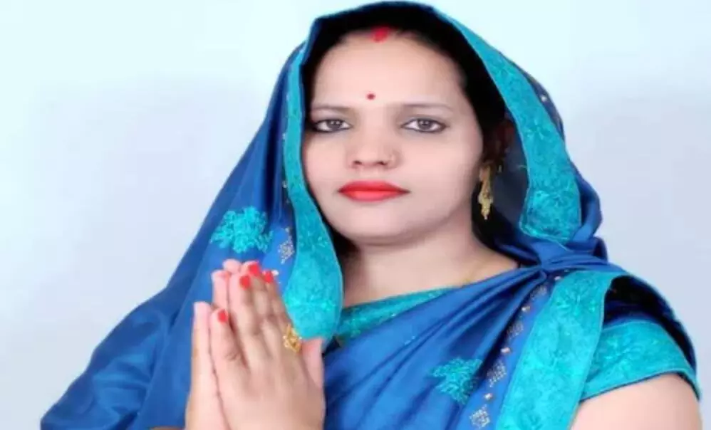 झांसी: सपा समर्थित जिला पंचायत अध्यक्ष पद की प्रत्याशी पर मुकदमा दर्ज, छापेमारी झांसी: सपा समर्थित जिला पंचायत अध्यक्ष पद की प्रत्याशी पर मुकदमा दर्ज, छापेमारी
