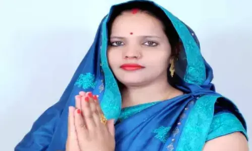 झांसी: सपा समर्थित जिला पंचायत अध्यक्ष पद की प्रत्याशी पर मुकदमा दर्ज, छापेमारी झांसी: सपा समर्थित जिला पंचायत अध्यक्ष पद की प्रत्याशी पर मुकदमा दर्ज, छापेमारी