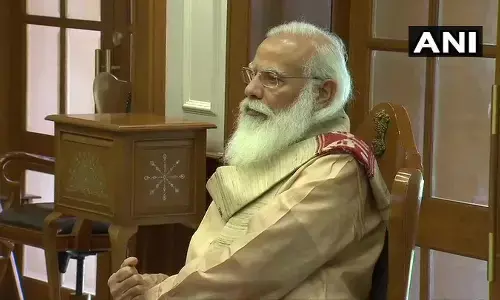 आम आदमी की जेब पर डाका डालकर अपनी तिजोरी भर रही है सरकार आम आदमी की जेब पर डाका डालकर अपनी तिजोरी भर रही है सरकार