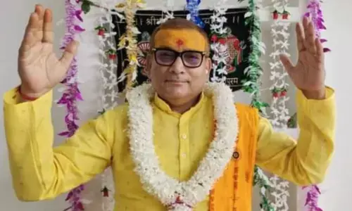 खाकी और खादी से मोह टूटा तो कथावाचक बन गए बिहार के पूर्व DGP गुप्तेश्वर पांडे?