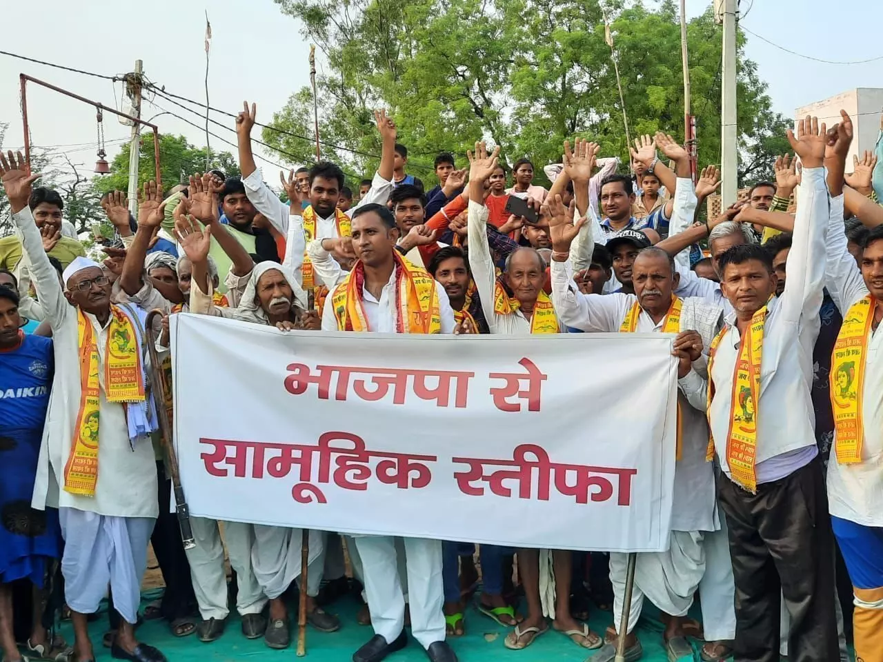 भाजयुमो यूपी के पूर्व प्रदेश महामंत्री कुँवर सिंह निषाद ने समर्थकों साथ छोड़ी भाजपा