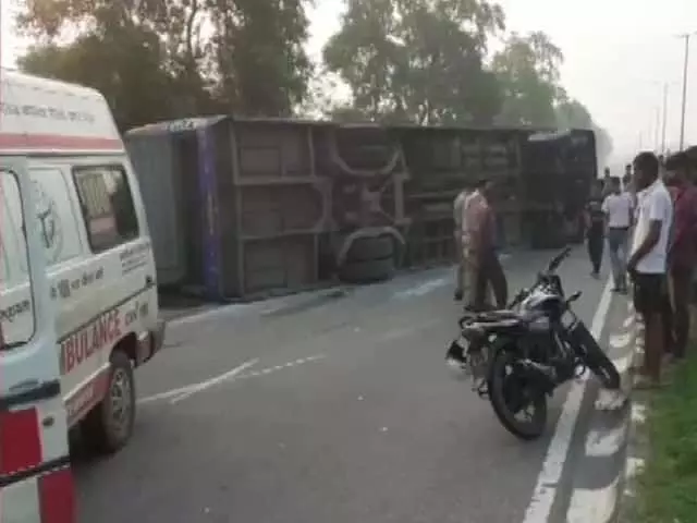 भीषण सड़क हादसे में 5 यात्रियों की मौत, हिरासत में ट्रैफिक इंस्पेक्टर..