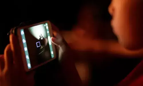 महाराष्ट्र: कॉलेज की ऑनलाइन क्लास के दौरान चलने लगा पॉर्न वीडियो, पुलिस ने दर्ज किया केस महाराष्ट्र: कॉलेज की ऑनलाइन क्लास के दौरान चलने लगा पॉर्न वीडियो, पुलिस ने दर्ज किया केस