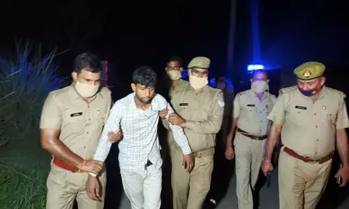 हापुड़ में पुलिस और बदमाशों के बीच पुलिस मुठभेड़, पांच गिरफ्तार हापुड़ में पुलिस और बदमाशों के बीच पुलिस मुठभेड़, पांच गिरफ्तार