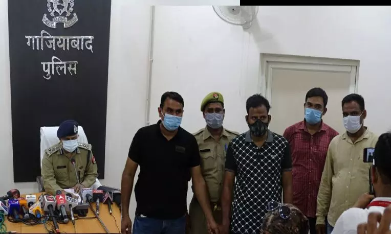 गाजियाबाद पुलिस ने सनसनीखेज तिहरे हत्याकांड का किया खुलासा, भतीजे ने किया ये पूरा खेल