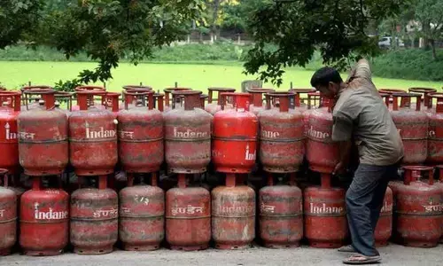 बड़ी खुशखबरी: देश में LPG रसोई गैस सिलेंडर ग्राहकों को घर बैठे मिलेगी नई सुविधा, सरकार ने दी पूरी जानकारी बड़ी खुशखबरी: देश में LPG रसोई गैस सिलेंडर ग्राहकों को घर बैठे मिलेगी नई सुविधा, सरकार ने दी पूरी जानकारी