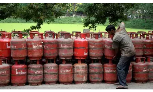 मंहगाई की मार: LPG सिलेंडर हुआ महंगा, जानें 1 जुलाई को जारी की गई नई दर