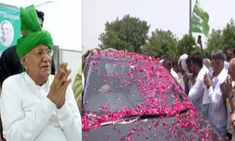 10 साल की सजा काट तिहाड़ जेल से रिहा हुए हरियाणा के पूर्व CM ओम प्रकाश चौटाला, दिल्ली-हरियाणा बॉर्डर पर जोरदार स्वागत 10 साल की सजा काट तिहाड़ जेल से रिहा हुए हरियाणा के पूर्व CM ओम प्रकाश चौटाला, दिल्ली-हरियाणा बॉर्डर पर जोरदार स्वागत