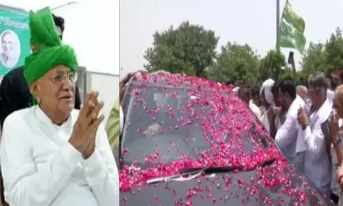10 साल की सजा काट तिहाड़ जेल से रिहा हुए हरियाणा के पूर्व CM ओम प्रकाश चौटाला,  दिल्ली-हरियाणा बॉर्डर पर जोरदार स्वागत 10 साल की सजा काट तिहाड़ जेल से रिहा हुए हरियाणा के पूर्व CM ओम प्रकाश चौटाला,  दिल्ली-हरियाणा बॉर्डर पर जोरदार स्वागत