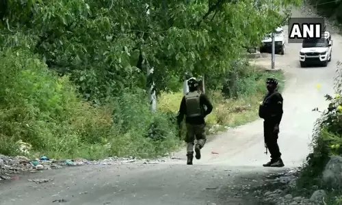 जम्मू कश्मीर: पुलवामा मुठभेड़ में 3 आतंकवादी ढेर, एक जवान भी शहीद जम्मू कश्मीर: पुलवामा मुठभेड़ में 3 आतंकवादी ढेर, एक जवान भी शहीद