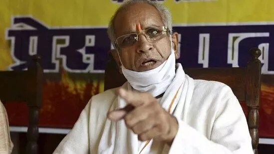 चंपत राय पर अपनी जमीन हड़पने का आरोप लगाने वाली महिला अलका लाहोटी को ही उल्टा फंसा दिया चंपत राय पर अपनी जमीन हड़पने का आरोप लगाने वाली महिला अलका लाहोटी को ही उल्टा फंसा दिया