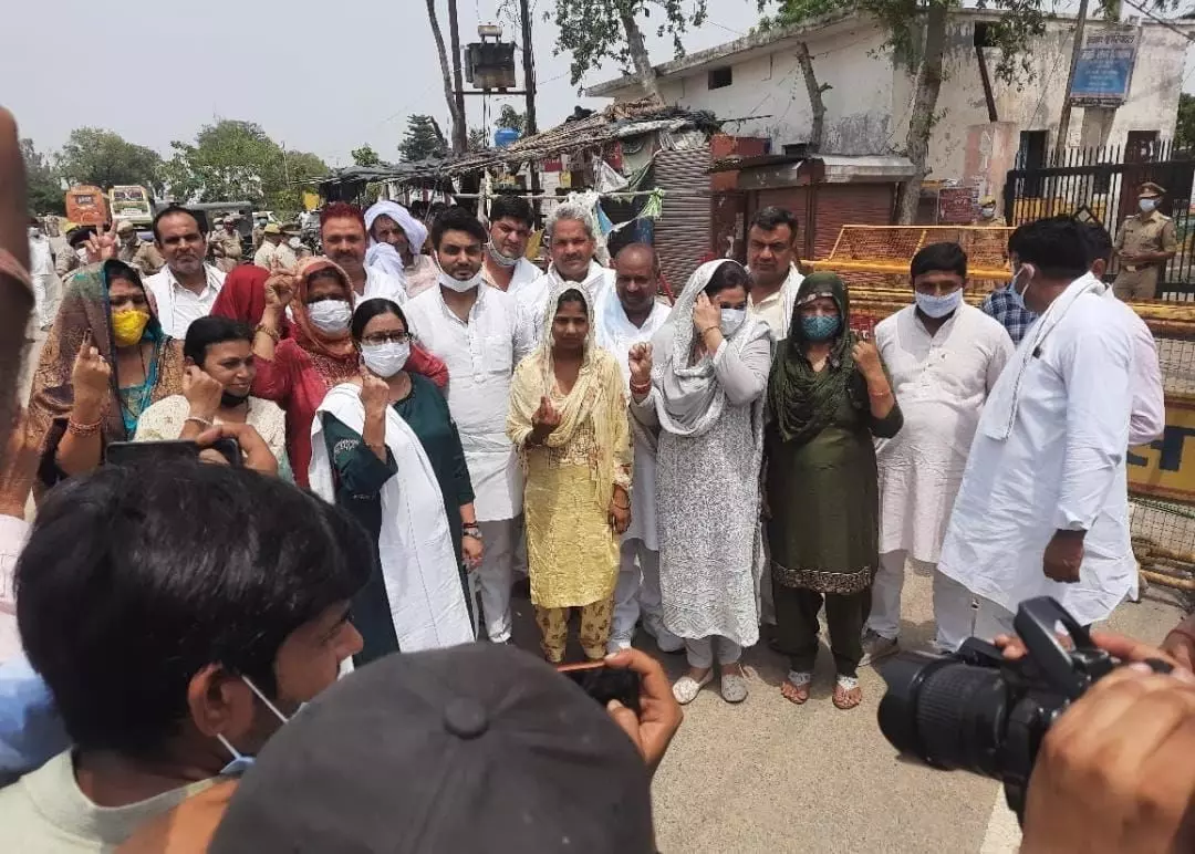 मधु गुर्जर ने शामली जिला पंचायत अध्यक्ष का चुनाव जीता भाजपा कार्यकर्ताओं में खुशी की लहर मधु गुर्जर ने शामली जिला पंचायत अध्यक्ष का चुनाव जीता भाजपा कार्यकर्ताओं में खुशी की लहर
