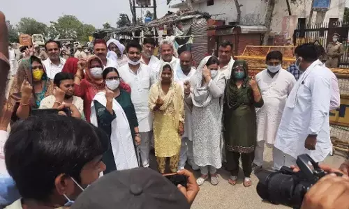 मधु गुर्जर ने शामली जिला पंचायत अध्यक्ष का चुनाव जीता भाजपा कार्यकर्ताओं में खुशी की लहर मधु गुर्जर ने शामली जिला पंचायत अध्यक्ष का चुनाव जीता भाजपा कार्यकर्ताओं में खुशी की लहर