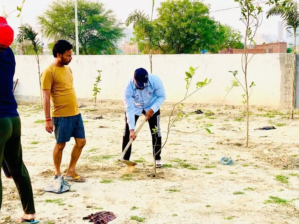 कोरोना के विरुद्ध जीत के लिए पर्यावरण बचाना बेहद आवश्यक - मनोज यादव