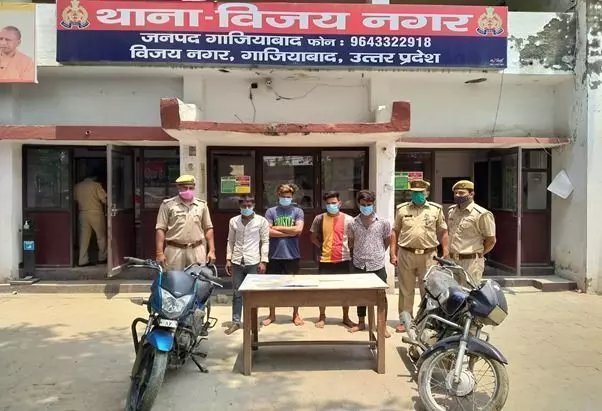 पुलिस के हत्थे चढ़े शातिर चोर, कई वाहन बरामद