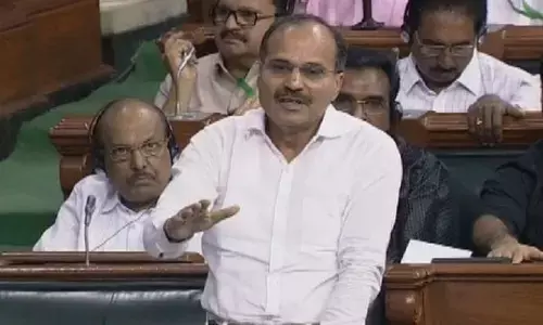अधीर रंजन का पत्ता होगा साफ? लोकसभा में कांग्रेस नेता की रेस में ये दो नाम हैं आगे अधीर रंजन का पत्ता होगा साफ? लोकसभा में कांग्रेस नेता की रेस में ये दो नाम हैं आगे