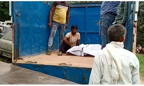 फांसी के फंदे पर झूलता मिला20 वर्षीय युवक का शव फांसी के फंदे पर झूलता मिला20 वर्षीय युवक का शव