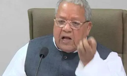 राज्यपाल की जीवनी वाली पुस्तक विवाद, टकनेत के खिलाफ राज्यपाल ने दिए जांच के आदेश राज्यपाल की जीवनी वाली पुस्तक विवाद, टकनेत के खिलाफ राज्यपाल ने दिए जांच के आदेश