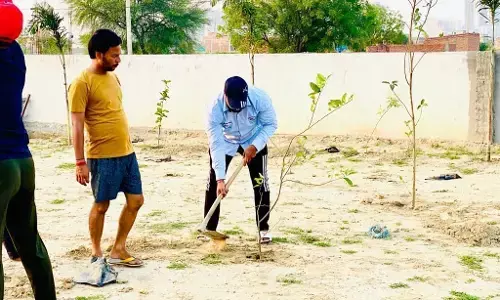 कोरोना के विरुद्ध जीत के लिए पर्यावरण बचाना बेहद आवश्यक - मनोज यादव कोरोना के विरुद्ध जीत के लिए पर्यावरण बचाना बेहद आवश्यक - मनोज यादव