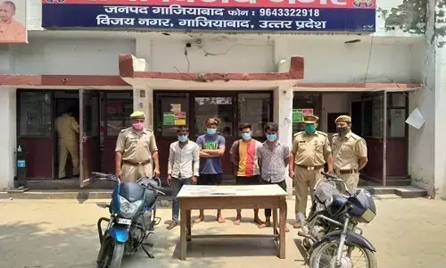 पुलिस के हत्थे चढ़े शातिर चोर, कई वाहन बरामद पुलिस के हत्थे चढ़े शातिर चोर, कई वाहन बरामद