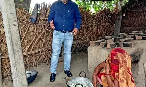 आत्मनिर्भरता को प्रेरित कर रहे हैं बहराइच के कलेक्टर... आत्मनिर्भरता को प्रेरित कर रहे हैं बहराइच के कलेक्टर...